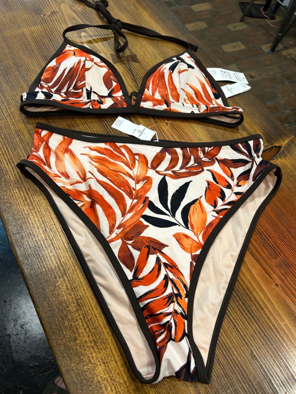 NWT Cupshe String Bikini Clasp Back Leaf Print Bikini Set Orange and Black Trim - Picture 1 of 5